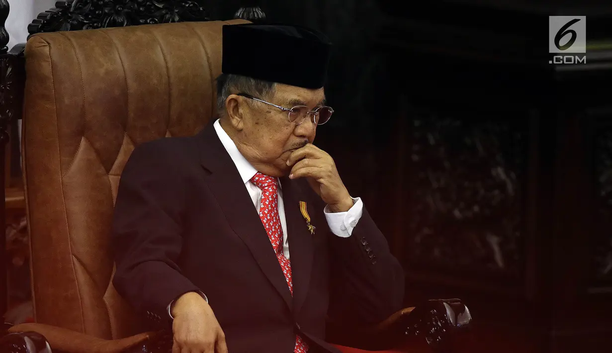 Wakil Presiden RI Jusuf Kalla saat menghadiri Sidang Paripurna di Gedung DPR, Jakarta, Jumat (16/8/2019). Nantinya DPR akan membahas RAPBN 2020 untuk selanjutnya disahkan menjadi UU. (Liputan6.com/JohanTallo)