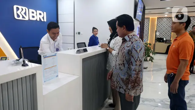 Dirut BRI Hery Gunardi Tinjau Langsung Pelayanan Nasabah di Branch Office Kelapa Gading