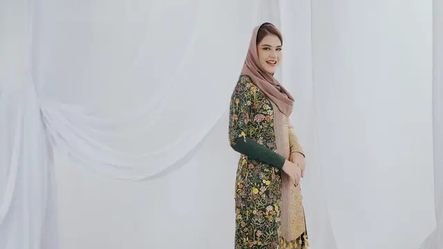 Pesona Anggun Kahiyang Ayu Kenakan Baju Kurung dan Kerudung di Pemotretan Ramadan