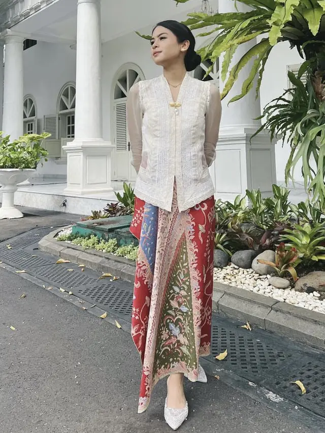 Jadi Jubir G20, Gaya Maudy Ayunda Ngantor di Istana Negara dan Bali, credit: @maudyayunda