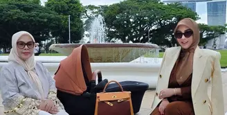 Syahrini tengah menikmati peran barunya menjadi seorang ibu setelah melahirkan pada 1 Agustus 2024.  [@princessyahrini].