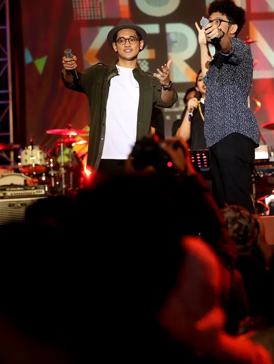 Menyanyikan lagu 'Rather Be' dan 'Terima Kasih Cinta', Afgan dan Kunto Aji terlihat apik dan kompak. (Andy Masela/Bintang.com)
