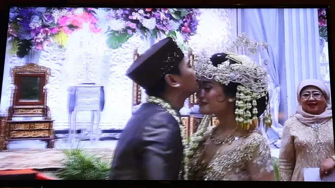 [Bintang] Raditya Dika dan Annisa Aziza