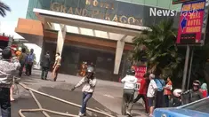  Kebakaran menimpa Hotel Grand Paragon, Jalan Gajah Mada, Jakarta Barat. Puluhan unit mobil pemadam kebakaran dikerahkan.