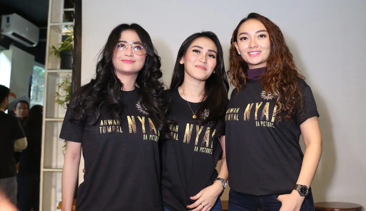 Dewi Perssik, Ayu Ting Ting dan Zaskia Gotik. (Nurwahyunan/Bintang.com)