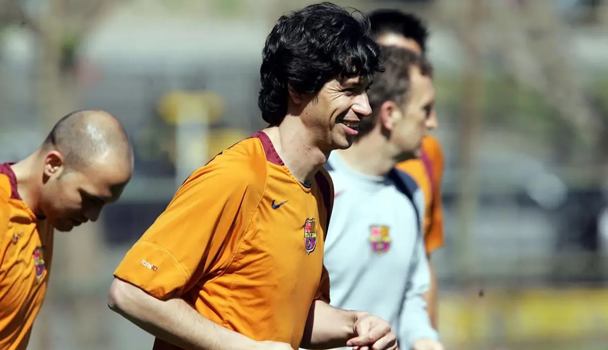 Demetrio Albertini. Gelandang berusia 50 tahun yang pensiun bersama Barcelona pada Juli 2005 pernah berseragam Atletico Madrid dan Barcelona di Liga Spanyol. Ia meraih 1 gelar Liga Spanyol bersama Barcelona yang hanya setengah musim dibelanya pada musim 2004/2005. (fcbarcelona.com)