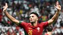Goncalo Ramos merupakan pemain berumur 21 tahun yang digadang-gadang menggantikan posisi Cristiano Ronaldo di lini depan timnas Portugal. Di Piala Dunia 2022, Ramos menorehkan prestasi yang luar biasa dimana dirinya mencetak 4 gol dan satu assist dalam lima pertandingan yang dijalani Portugal. Bukan hanya di timnas, Ramos juga mempunyai prestasi yang bagus bersama Benfica dengan 36 kali tampil dalam semua kompetisi dan mengoleksi 24 gol serta 10 assist. (AFP/Jewel Samad)