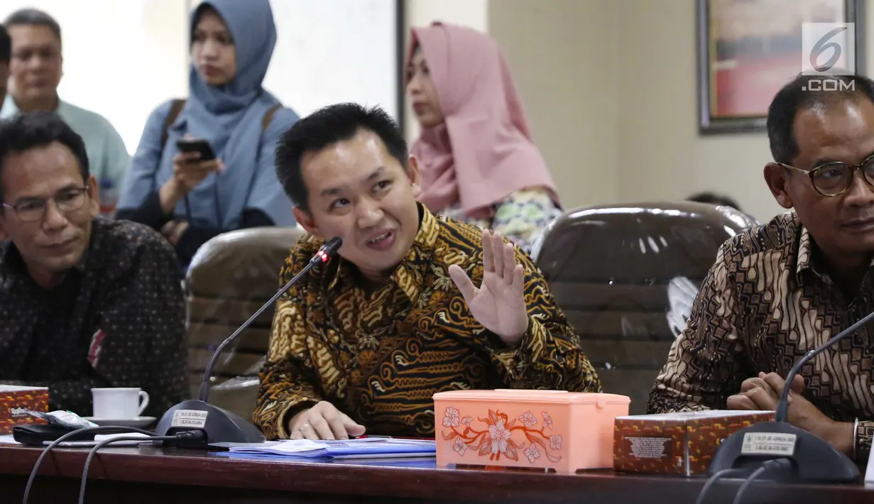 Direktur Lippo Cikarang Ju Kian Salim dan Direktur Komunikasi Lippo Group Danang saat dialog bahas pembangunan mega proyek Kota Miekarta dengan Ombudsman RI di Jakarta, Jumat (8/9). (Liputan6.com/Angga Yuniar)