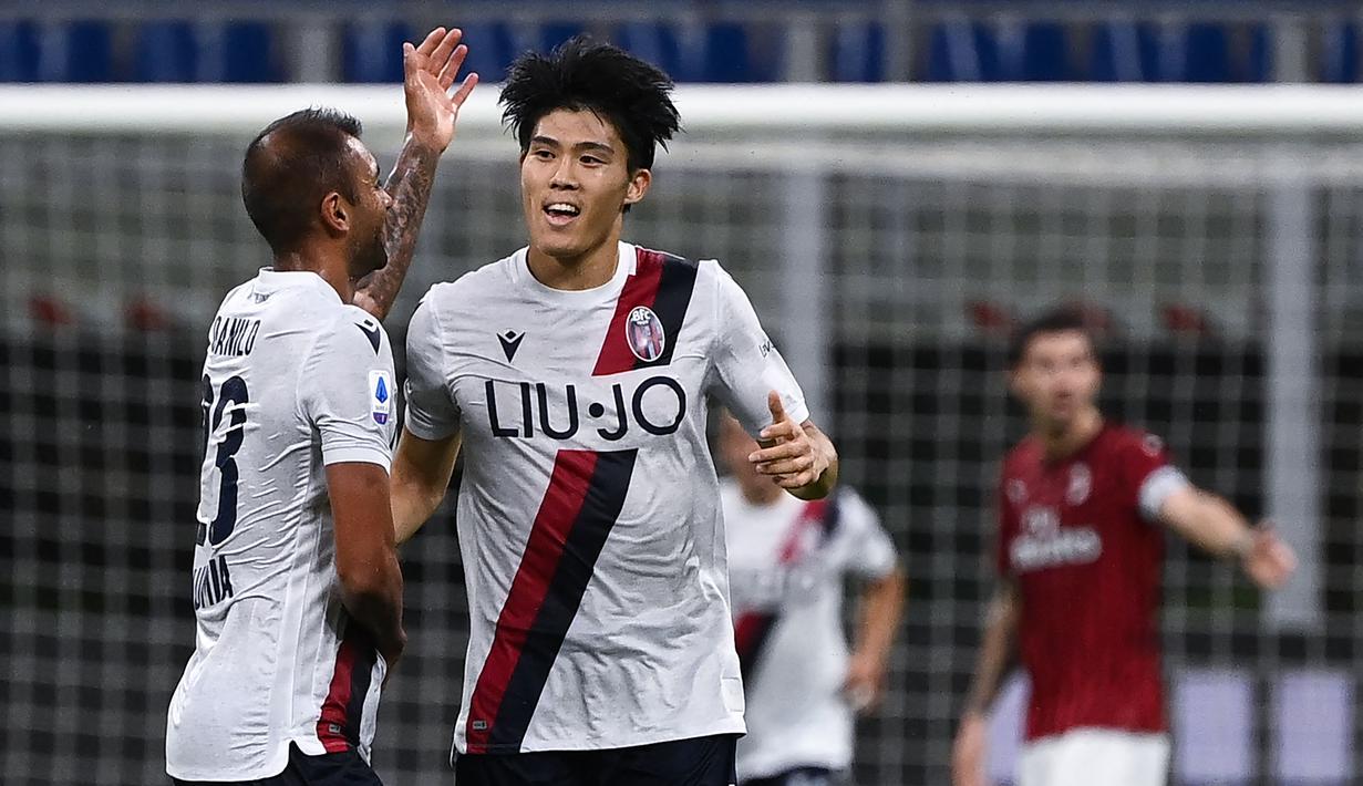 Bobroknya Arsenal tidak membuat mereka berhenti merekrut pemain baru. Edu Gaspar selaku Direktur Olahraga Arsenal bertindak cepat dengan merekrut pemain asal Bologna yang berusia 22 tahun, Takehiro Tomiyasu dengan biaya 18 juta euro. (Foto: AFP/Marco Bertorello)