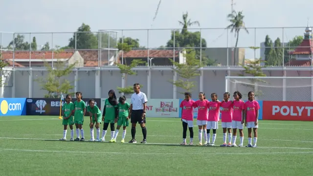 Pertandingan semifinal Tim Kudus dan Tim Surabaya berlangsung seru demi merengkuh gelar juara. (Liputan6.com/istimewa)