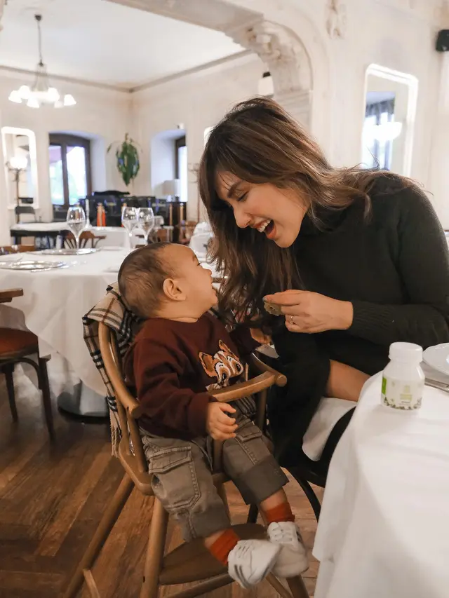 Tampil Gaya dengan Baby Cesco, Ini 7 Potret Liburan Louise Anastasya Saat di Italia