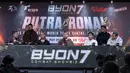 Presiden Byon, Yoshua Marcellos Muliardo (tengah) bersama sejumlah petarung yang akan bertanding di Byon Combat Showbiz Vol.7 memberi keterangan pada Press Conference Pertama Byon Combat Showbiz Vol.7 di SCTV Tower, Jakarta, Kamis (12/3/2026). (Bola.com/M Iqbal Ichsan)