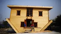 Rumah dengan konsep desain terbalik ini dibangun di kawasan Fenjing, Distrik Jinshan, Shanghai, Cina. (Foto: Dailymail)