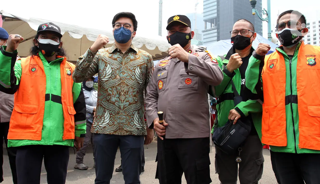Gojek melalui ragam layanan dalam ekosistemnya bersama Polda Metro Jaya mendukung kegiatan Vaksinasi Merdeka yang diadakan tanggal 1 - 17 Agustus 2021 dengan target 3 juta masyarakat DKI Jakarta. (Liputan6.com/HO/Ading)