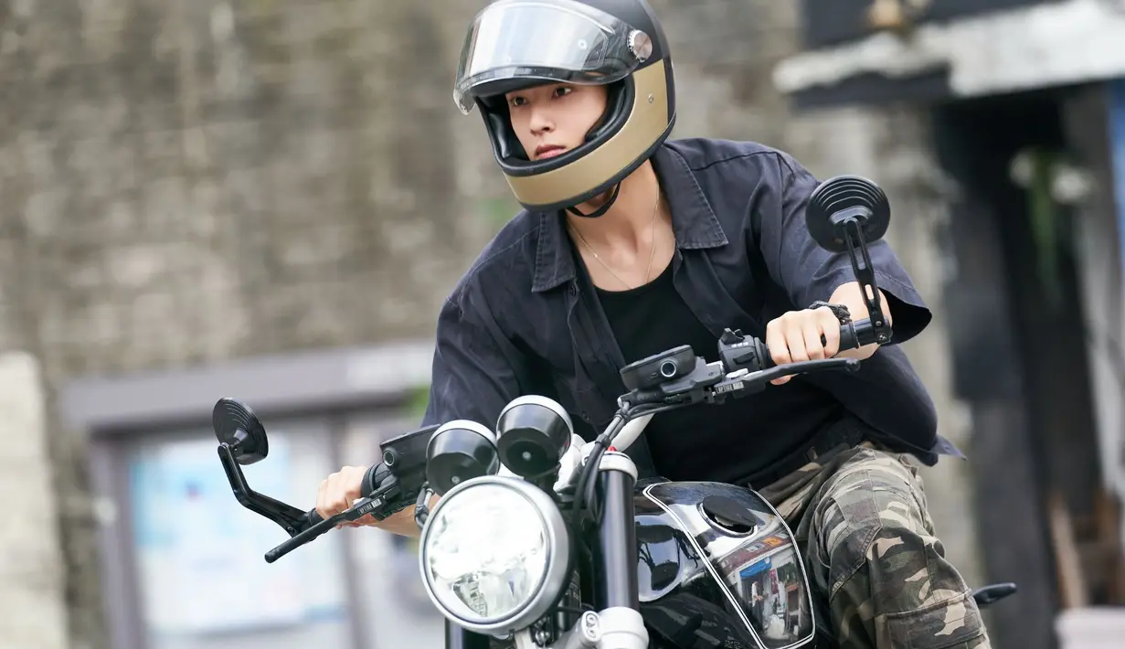 Cha Eun Woo dalam serial Wonderful World. [Foto: Disney+ Hotstar]