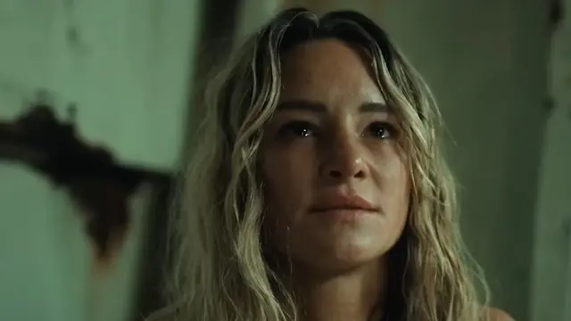 Hassie Harrison sebagai Zephyr dalam film Dangerous Animals. (Foto: Dok. LD Entertainment/ KlikFilm)