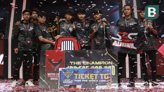 Foto: Tim SES Alfaink Sujud Syukur Usai Menjuarai FFML Season 6 Divisi 1