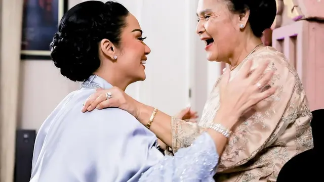 Krisdayanti dan keluarga rayakan Lebaran (Instagram/krisdayantilemaos)