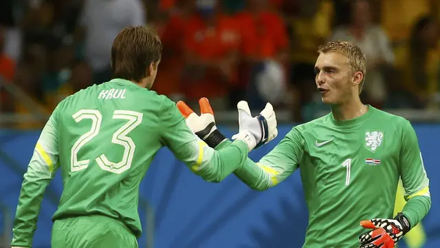 Jasper Cillessen (Sebelah Kanan)