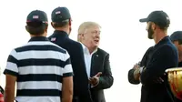 Donald Trump menghadiri acara Presidents Cup di kelab miliknya Liberty National Golf Club (AFP)