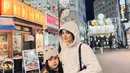 Ririn Ekawati memboyong suami dan putrinya ke Jepang untuk liburan akhir tahun. [@ririnekawati]
