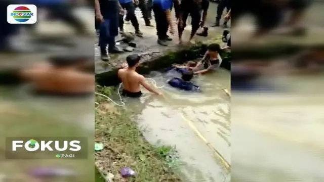 Aksi heroik yang dilakukan enam orang petugas damkar di Pangkep, Sulsel, viral di media sosial. Mereka berhasil selamatkan bocah yang terjebak di gorong-gorong.