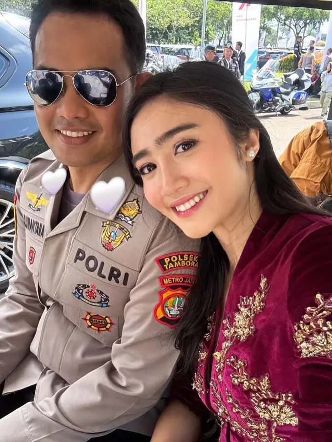 Pesona Ibu Bhayangkari Febby Rastanty dalam Balutan Kebaya Velvet Merah di HUT Bhayangkara ke-79