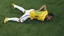 Pemain Brasil, Neymar mengalami retak tulang belakang pada pertandingan perempat final melawan Kolombia, (5/7/14). (REUTERS/Fabrizio Bensch)