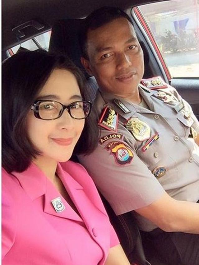 Jadi Istri Perwira Polisi, Ini 6 Momen Manis Uut Permatasari dan Suami