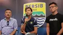 Luis Milla saat diperpenalkan sebagai pelatih anyar Persib Bandung. (Bola.com/Erwin Snaz)