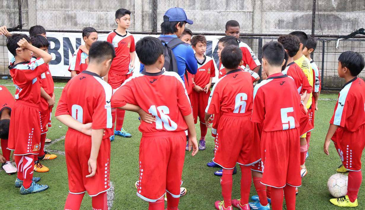 Kebersamaan dalam sebuah tim sangat penting dalam Liga Bola Indonesia, Minggu (23/10/2016), di Sabnani Park, Tangerang. (Liga Bola Indonesia)