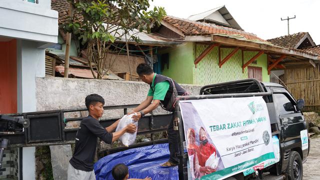 Bayar Zakat Fitrah Online atau Beras, Mana yang Lebih Utama?
