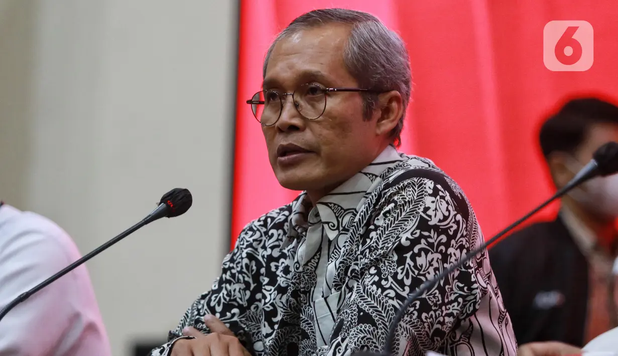 Wakil Ketua KPK Alexander Marwata memberikan keterang kepada wartawan perihal penahanan Mantan Kepala Bea dan Cukai Makassar Andhi Pramono di Gedung Merah Putih ,Jakarta, Jumat (7/7/2023).(Liputan6.com/Angga Yuniar)