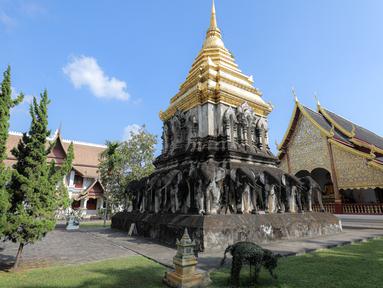Bola.com menyempatkan diri untuk berkeliling Kota Tua Chiang Mai saat meliput SEA Games 2025 di Thailand, Selasa (09/12/2025). Salah satu destinasinya yaitu menjumpai kuil tertua di Chiang Mai, yaitu Wat Chiang Man. (Bola.com/Bagaskara Lazuardi)