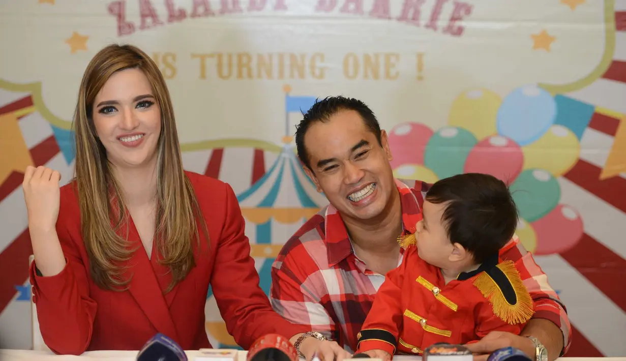 Meski mengurus tiga orang anak, Nia Ramadhani tetap selalu tampil cantik disetiap kesempatan.  (kapanlagi/Bayu Herdianto)