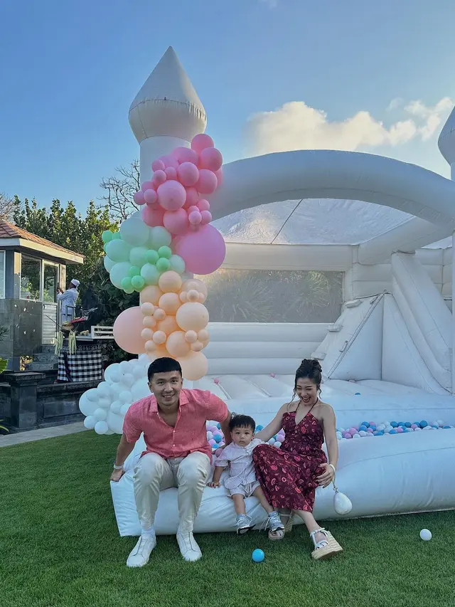 6 Penampilan Stunning Nikita Willy dengan Summer Dress dan Makeup Bold saat Kondangan di Bali