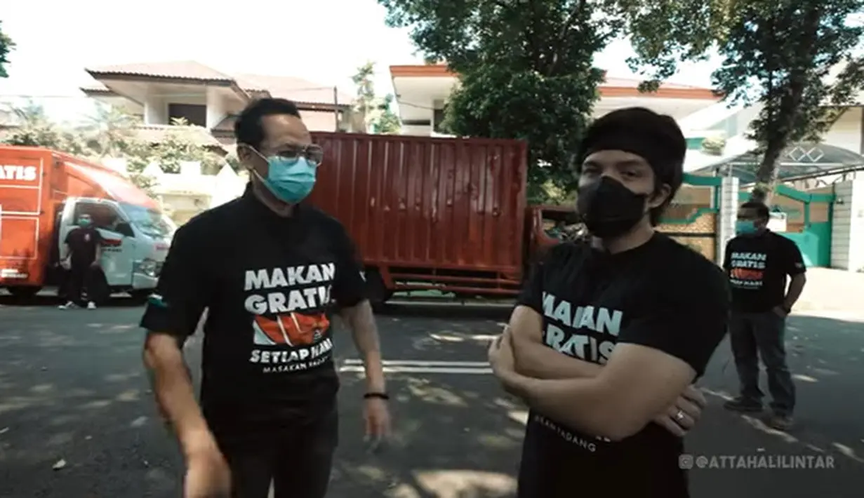 Atta Halilintar bagikan nasi padang gratis (Youtube/Atta Halilintar)
