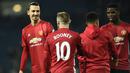 Para Pemain Manchester United merayakan kemenangan usai mengalahkan  West Bromwich Albion pada laga Premier League di The Hawthorns stadium, West Bromwich, (17/12/2016). MU menang 2-0. (AFP/Oli Scarff) 