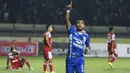 Penyerang Persib, Zulham Zamrun, merayakan gol yang dicetaknya ke gawang Martapura FC dalam lanjutan Piala Presiden 2015 di Stadion Si Jalak Harupat, Bandung. Kamis (10/9/2015). (Bola.com/Vitalis Yogi Trisna)