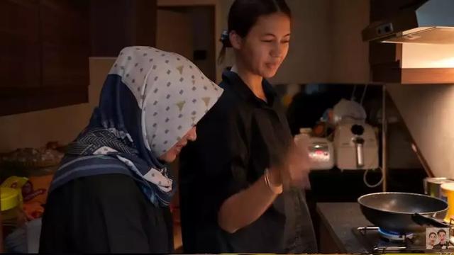 Potret Dapur Kotor di Rumah Paula Verhoeven, Minimalis tapi Serba Ada