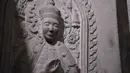 Sebuah patung di gerbang batu istana bawah tanah di makam kerajaan barat dari era Dinasti Qing (1644-1911) di Wilayah Yixian, Provinsi Hebei, China utara (18/6/2020). (Xinhua/Zhu Xudong)