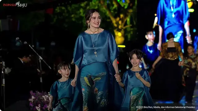 12 Potret Artis Hadiri Acara Istana Berbatik, Tampil Memukau di Catwalk