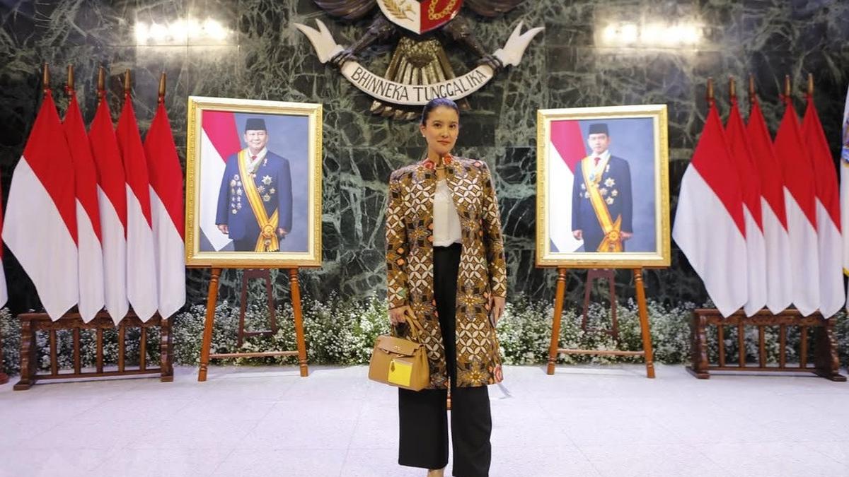 6 Model Batik ala Marcella Zalianty yang Curi Perhatian, Cocok untuk Wanita Usia 45 Tahun agar Tampil Berwibawa