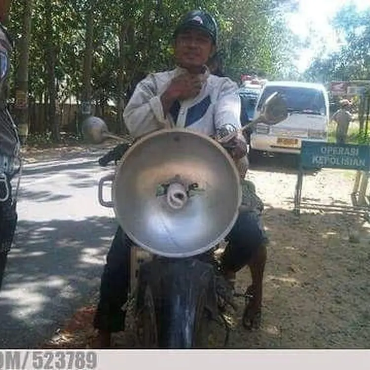 Modifikasi nyeleneh lampu motor (Ist)