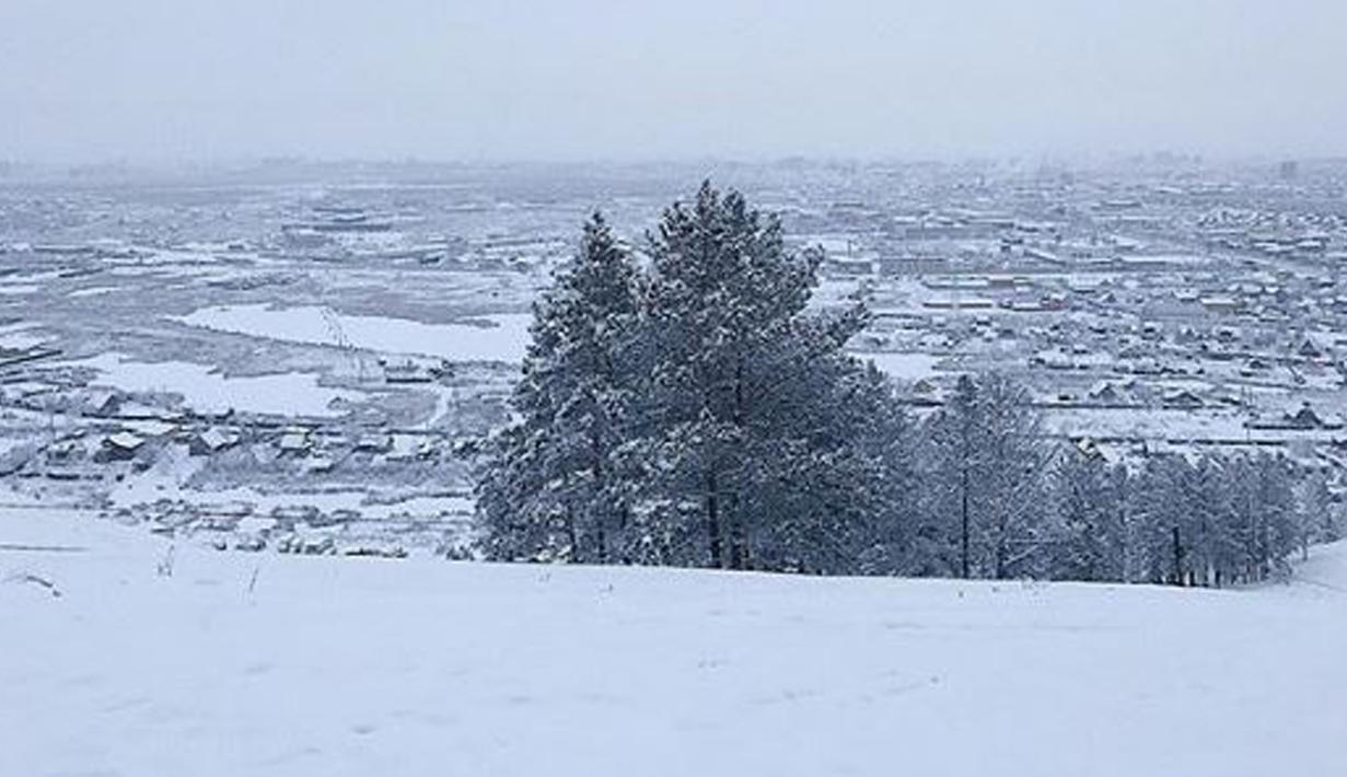 Pemandangan desa Oymyakon di Rusia, yang dikenal sebagai desa terdingin di dunia karena suhu menyusut menjadi -62 derajat Celcius. Suhu terdingin yang pernah tercatat adalah -68 derajat Celcius yang terjadi pada tahun 1933. (instagram.com/anastasiagav)