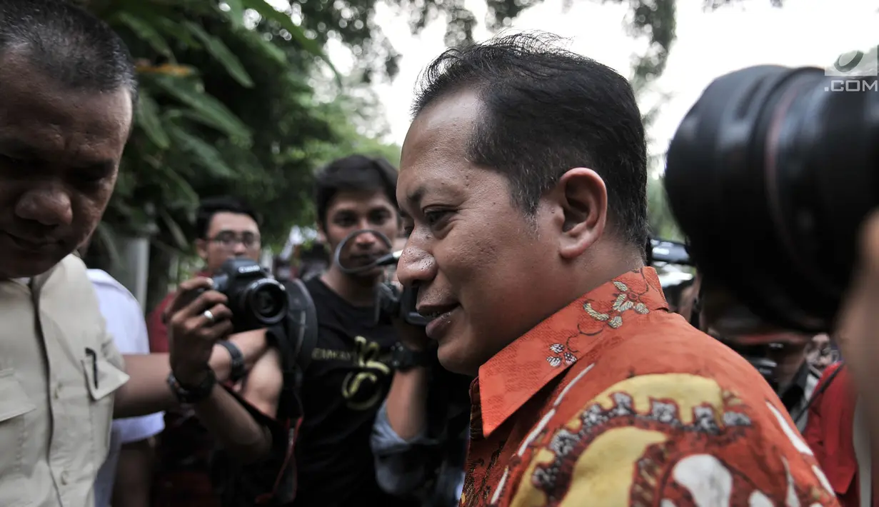 Wakil Ketua Umum Partai Gerindra Fery Juliantono tiba di rumah Prabowo Subianto di Jakarta, Kamis (9/8). Sejumlah petinggi Gerindra dan PAN mulai berdatangan jelang deklarasi capres-cawapres. (Merdeka.com/Iqbal Nugroho)