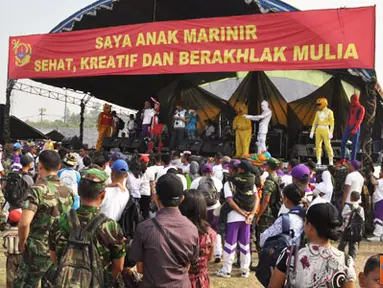 Citizen6, Surabaya: Brigadir Jenderal TNI A Faridz Washington secara resmi membuka acara Hari Anak tahun 2011 di lapangan Apel, Trian Ewa Pangalela Kolatmar, Gunung Sari, Surabaya, Selasa (5/7). (Pengirim: Diyat Akmal)