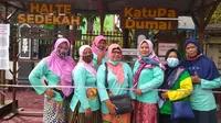 Halte Sedekah, Aksi Ibu-ibu Berbagi Nasi dan Sayuran Gratis ke Warga di Masa Pandemi