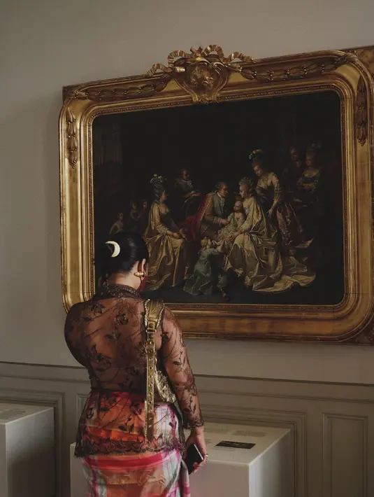 Salah satu yang ia kunjungi adalah Versailles, sebuah bangunan bersejarah dengan arsitektur menawan. (Foto: Instagram/ Tara Basro)