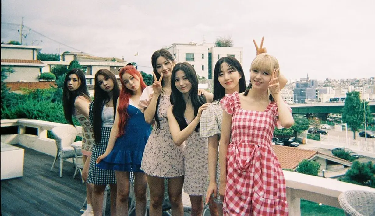 Pihak JYP Entertainment pun tak menjelaskan secara rinci mengenai permasalahan yang membuat idol 18 tahun ini memilih mundur. Terlebih usia girlgrup tersebut belum ada satu tahun semenjak debut pada 22 Februari 2022 lalu. (Liputan6.com/IG/@nmixx_official)